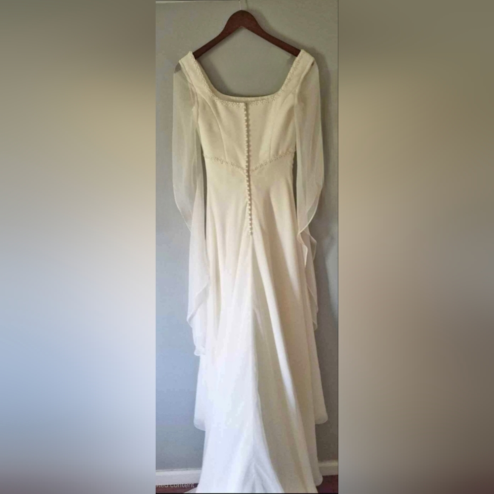 David's Bridal White Flutter Sleeve Wedding Gown - Picture 3 of 3